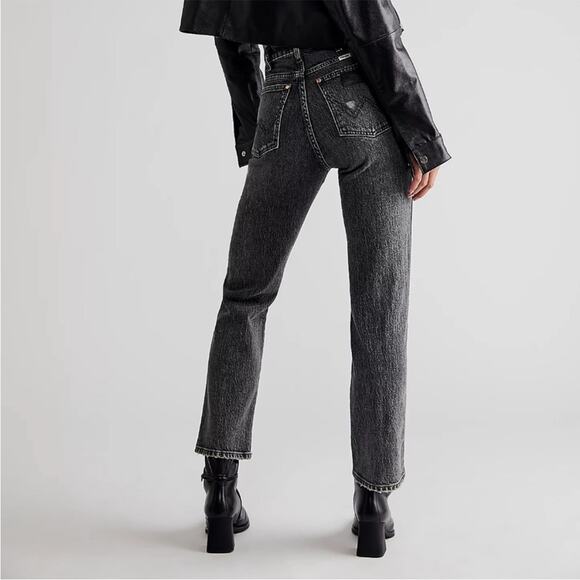 Stylish Black Distressed Women's Jeans - Picture 4 of 11